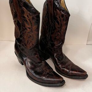 Women’s leather cowboy boots